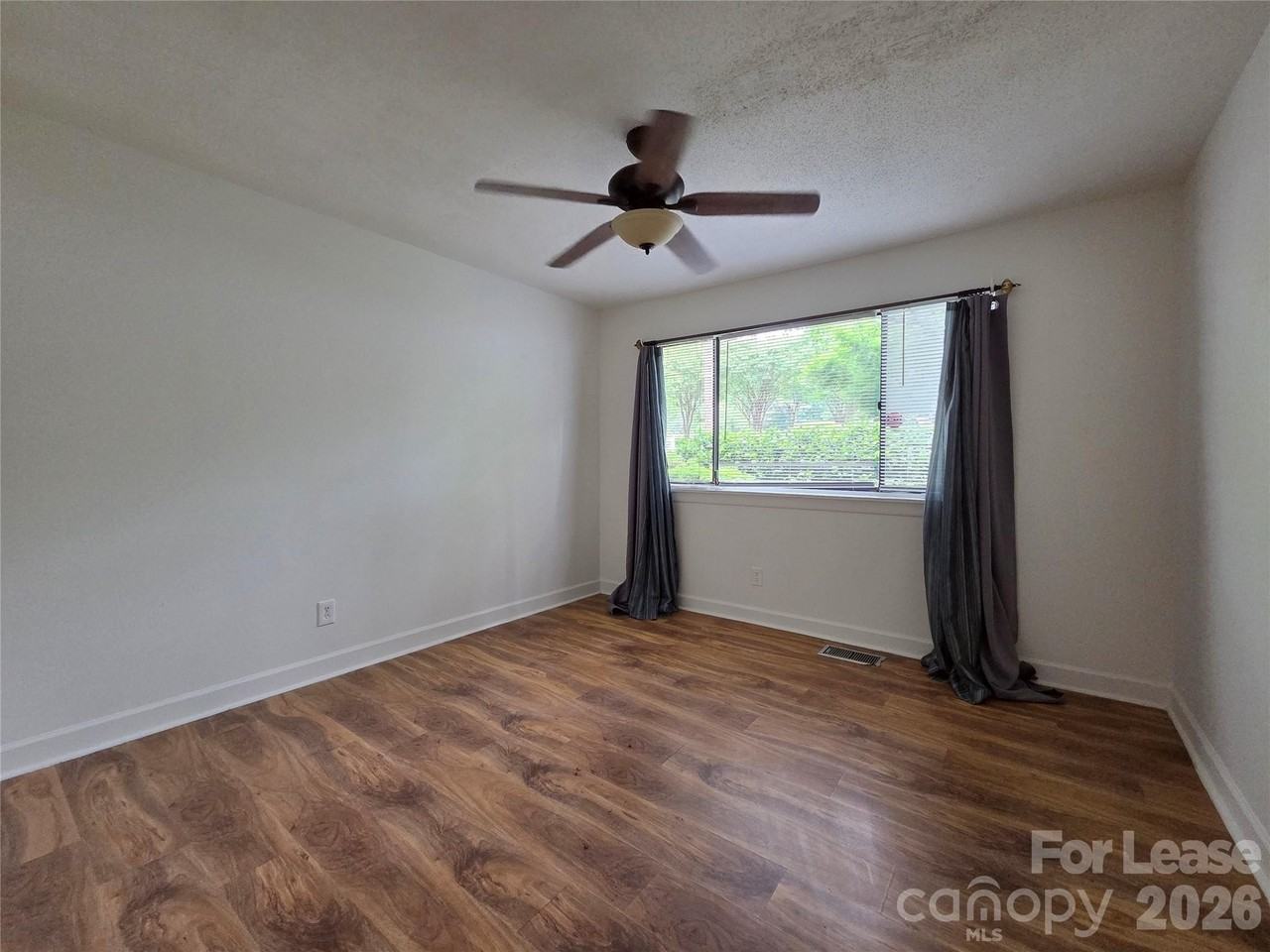 23 Longbow Ct - Photo 7 of 32