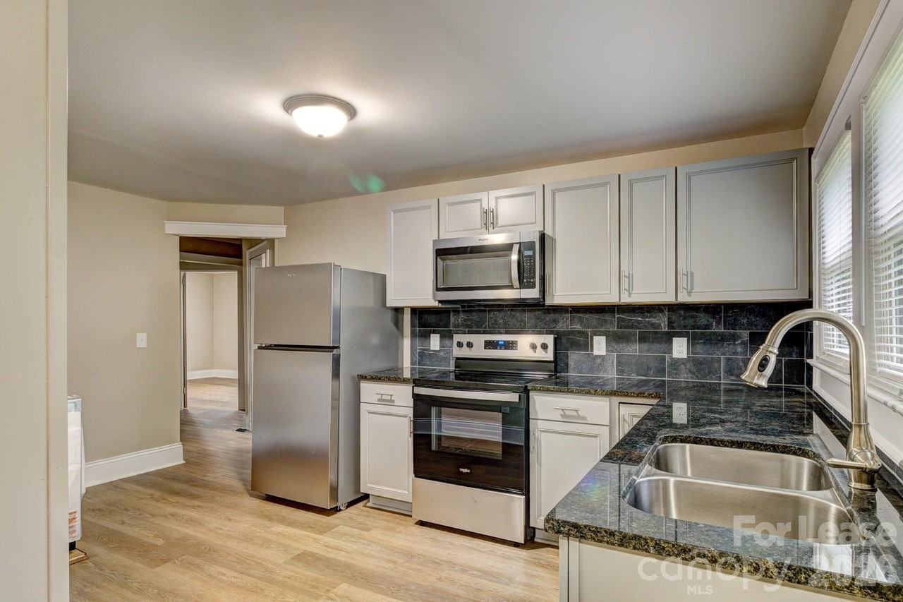 207 Ramsey St - Photo 5 of 15