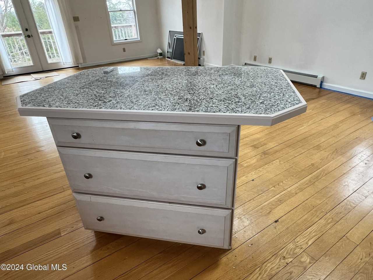 598 N Broadway - Photo 3 of 19