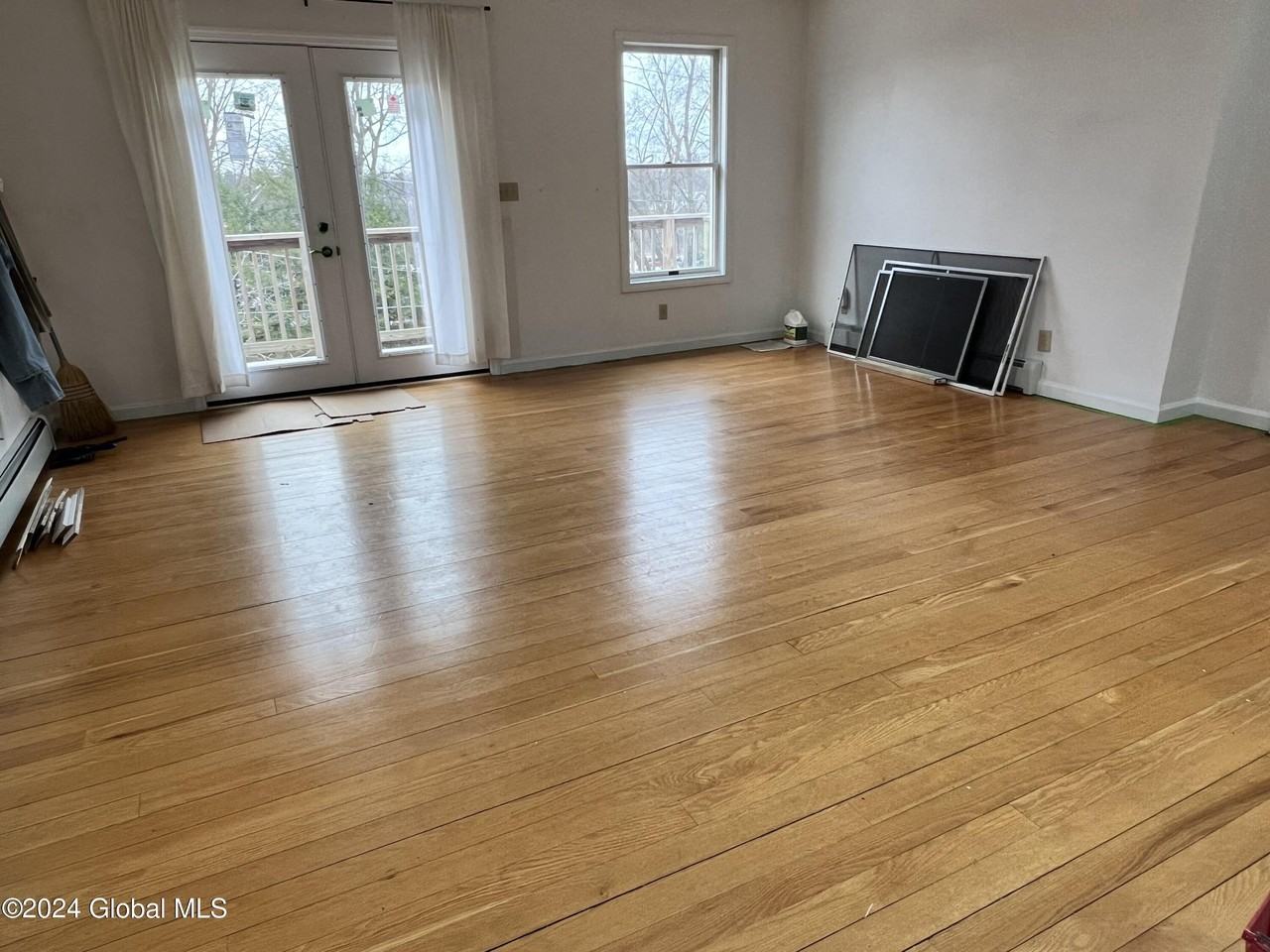 598 N Broadway - Photo 7 of 19