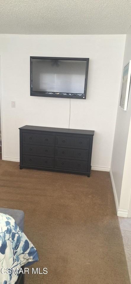 2318 Medina Ave - Photo 3 of 7
