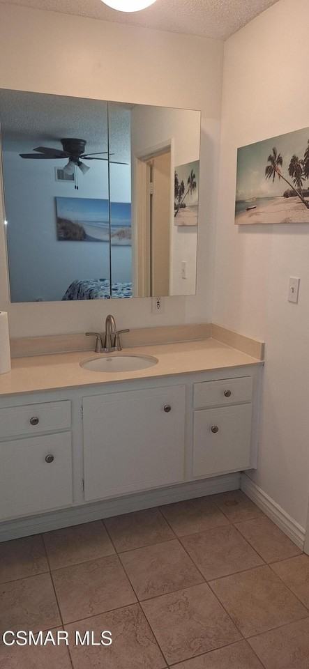 2318 Medina Ave - Photo 4 of 7