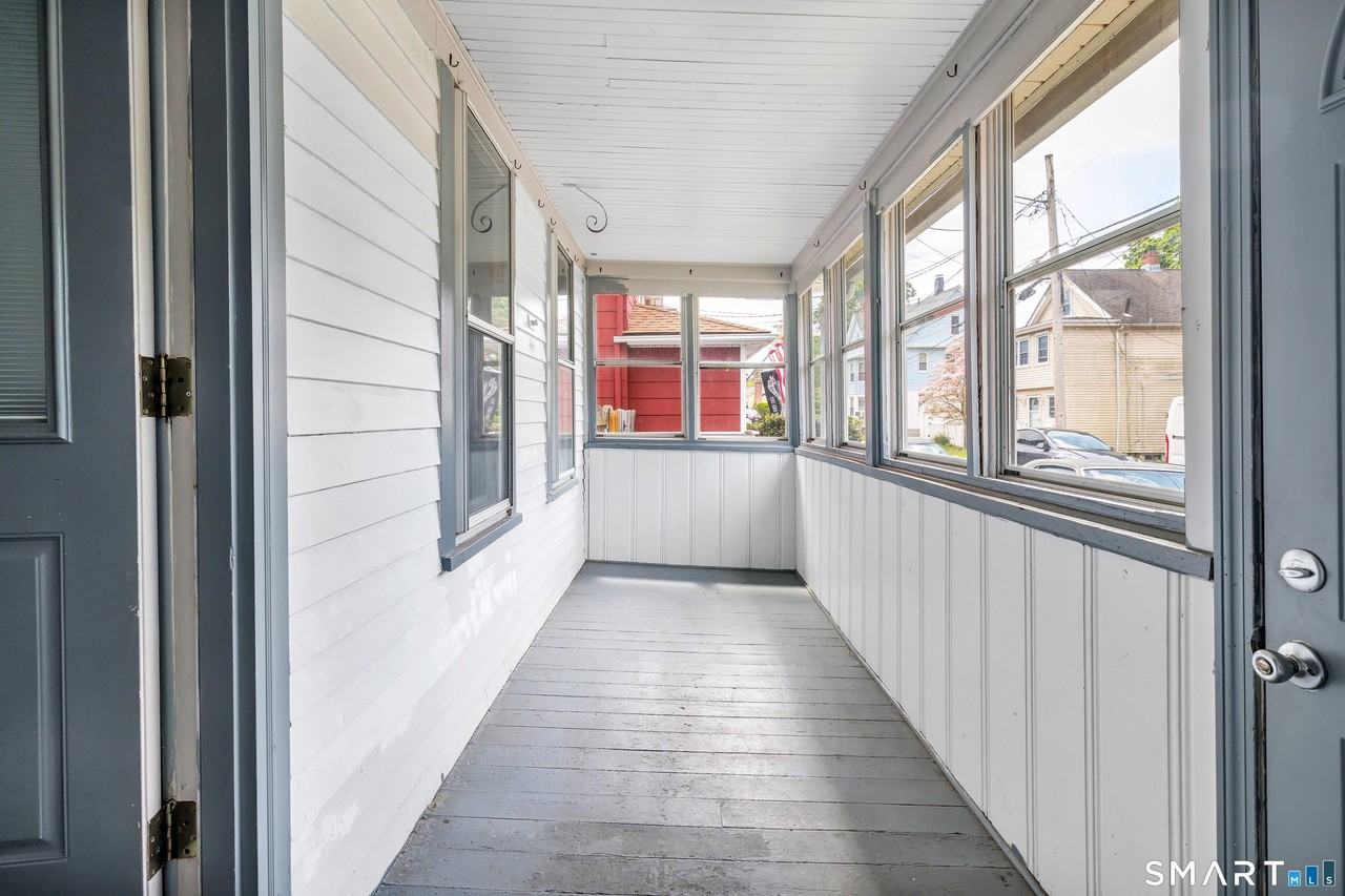 6 Alfred Ct - Photo 3 of 32