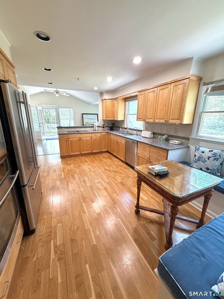 511 Roxbury Rd - Photo 4 of 16
