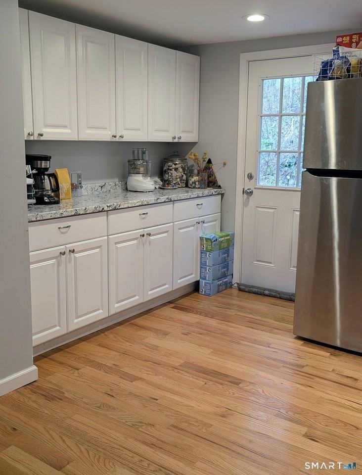 690 Northfield Rd - Photo 4 of 22