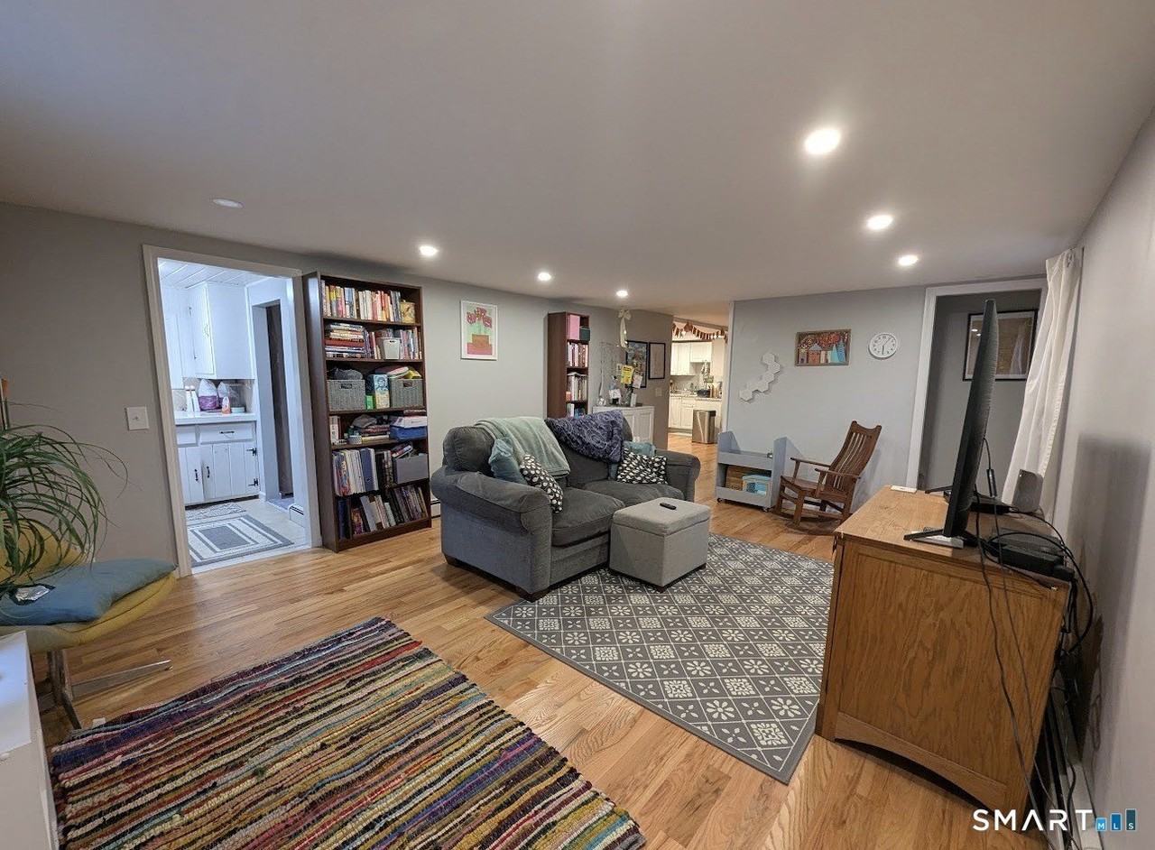 690 Northfield Rd - Photo 5 of 22