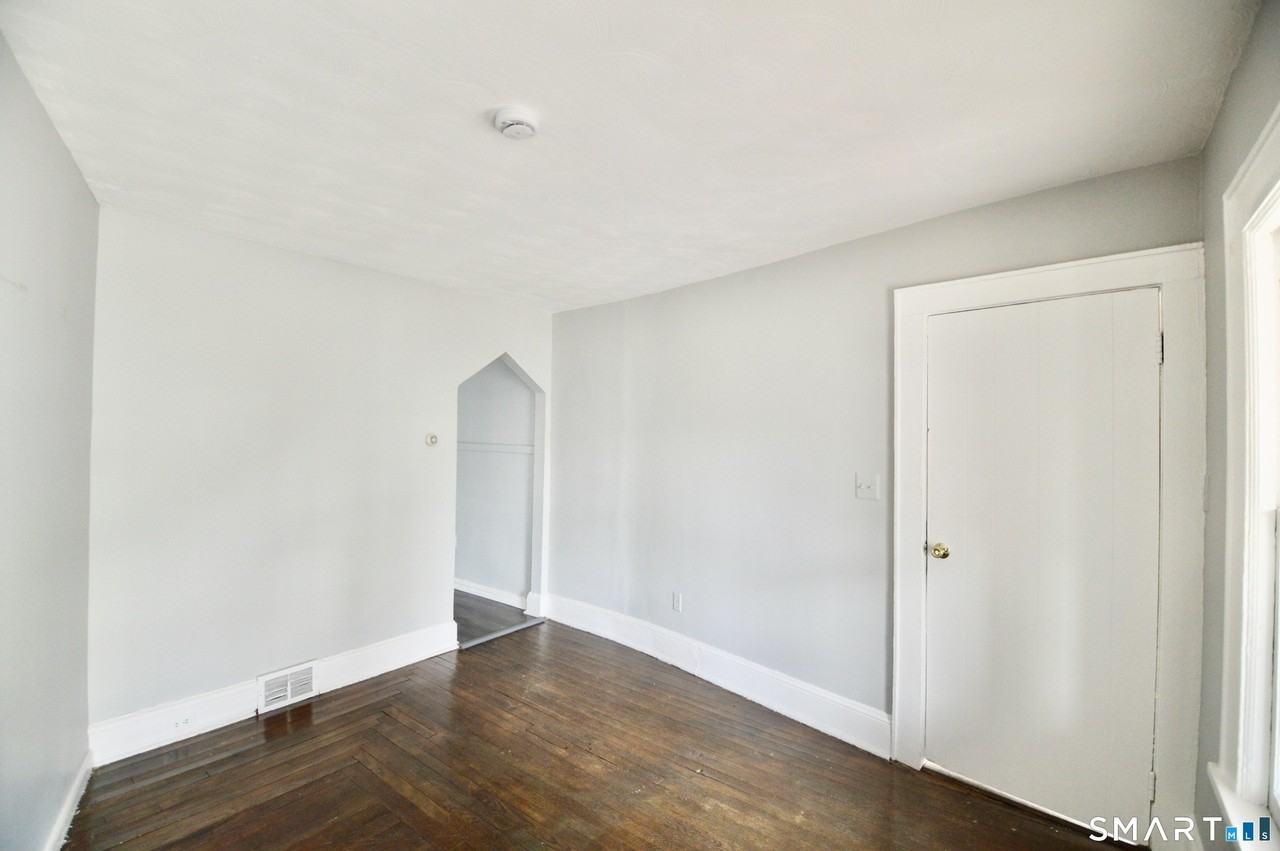 2310 Barnum Ave #1stFL - Photo 3 of 15