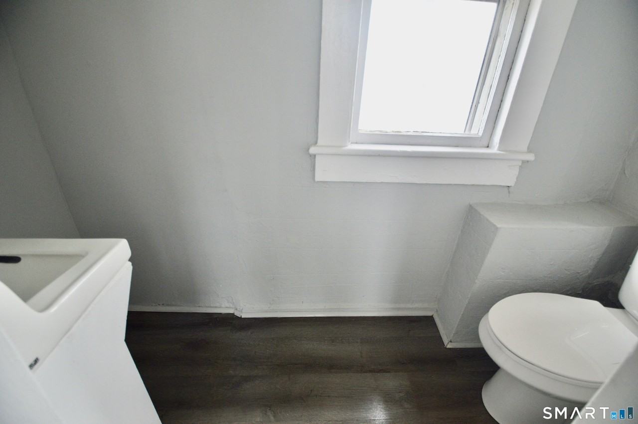 2310 Barnum Ave #1stFL - Photo 4 of 15