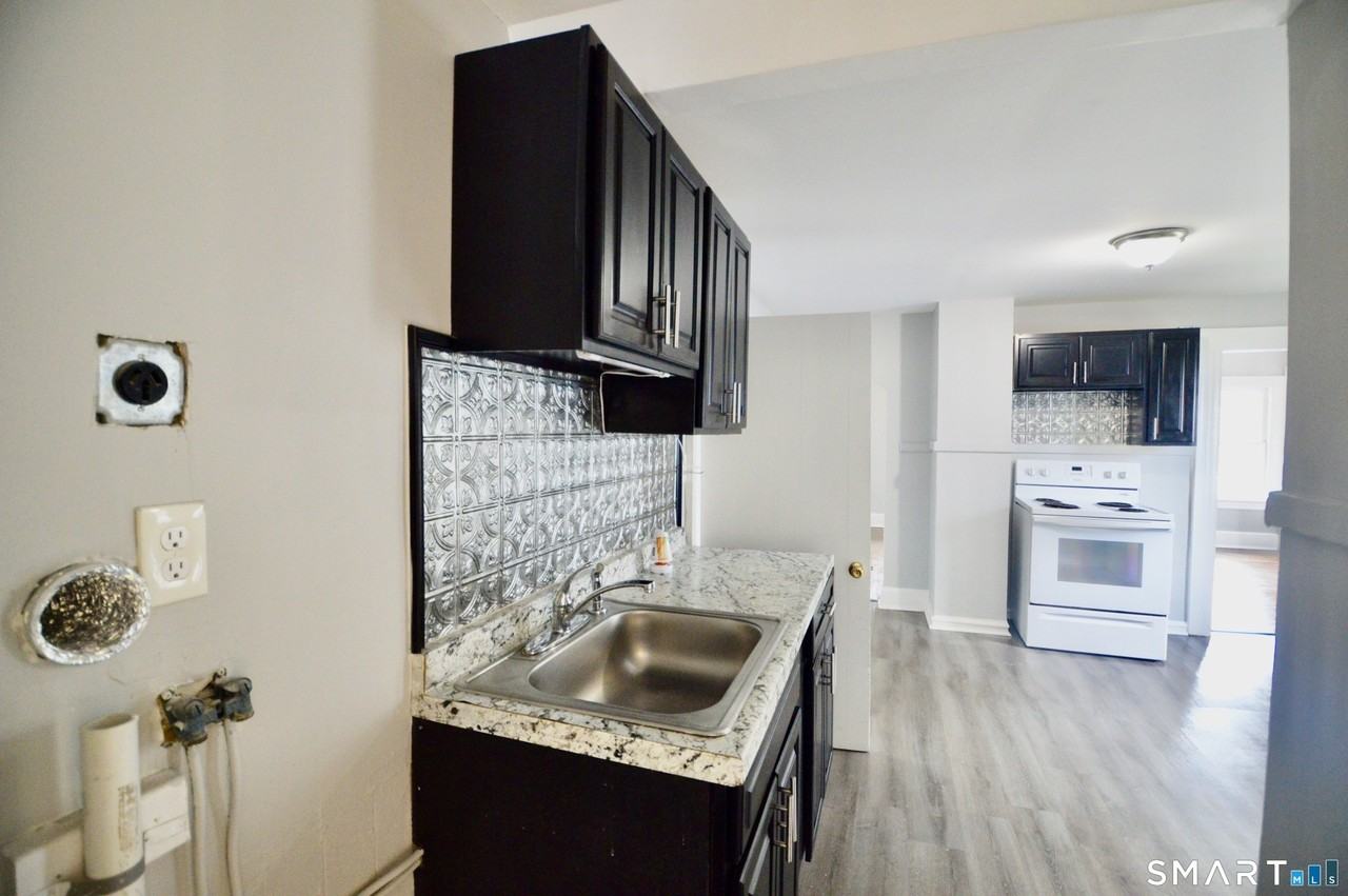 2310 Barnum Ave #1stFL - Photo 5 of 15