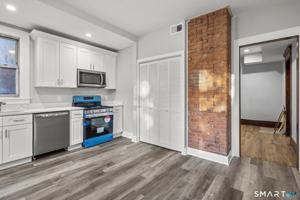 featured image of 548 Ferry St #1