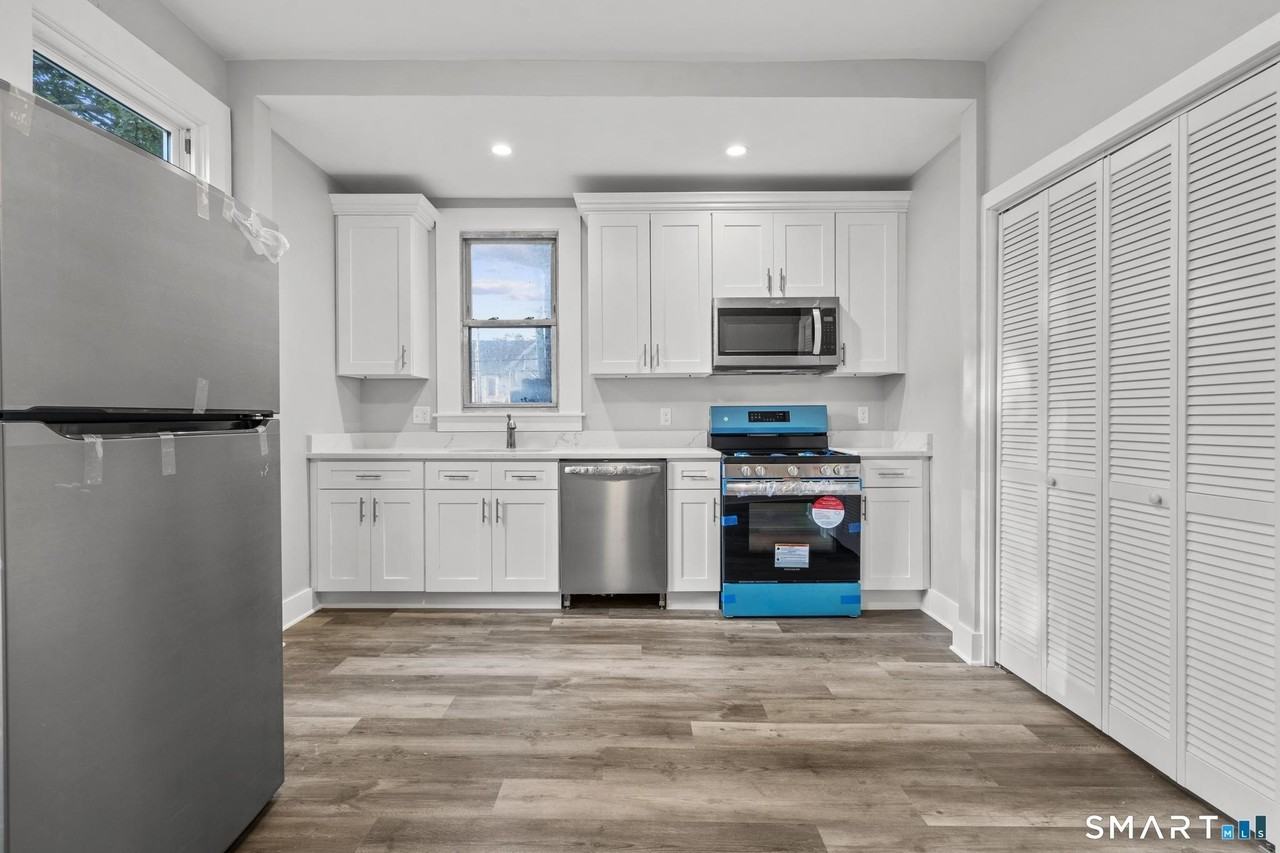 548 Ferry St #1 - Photo 3 of 20