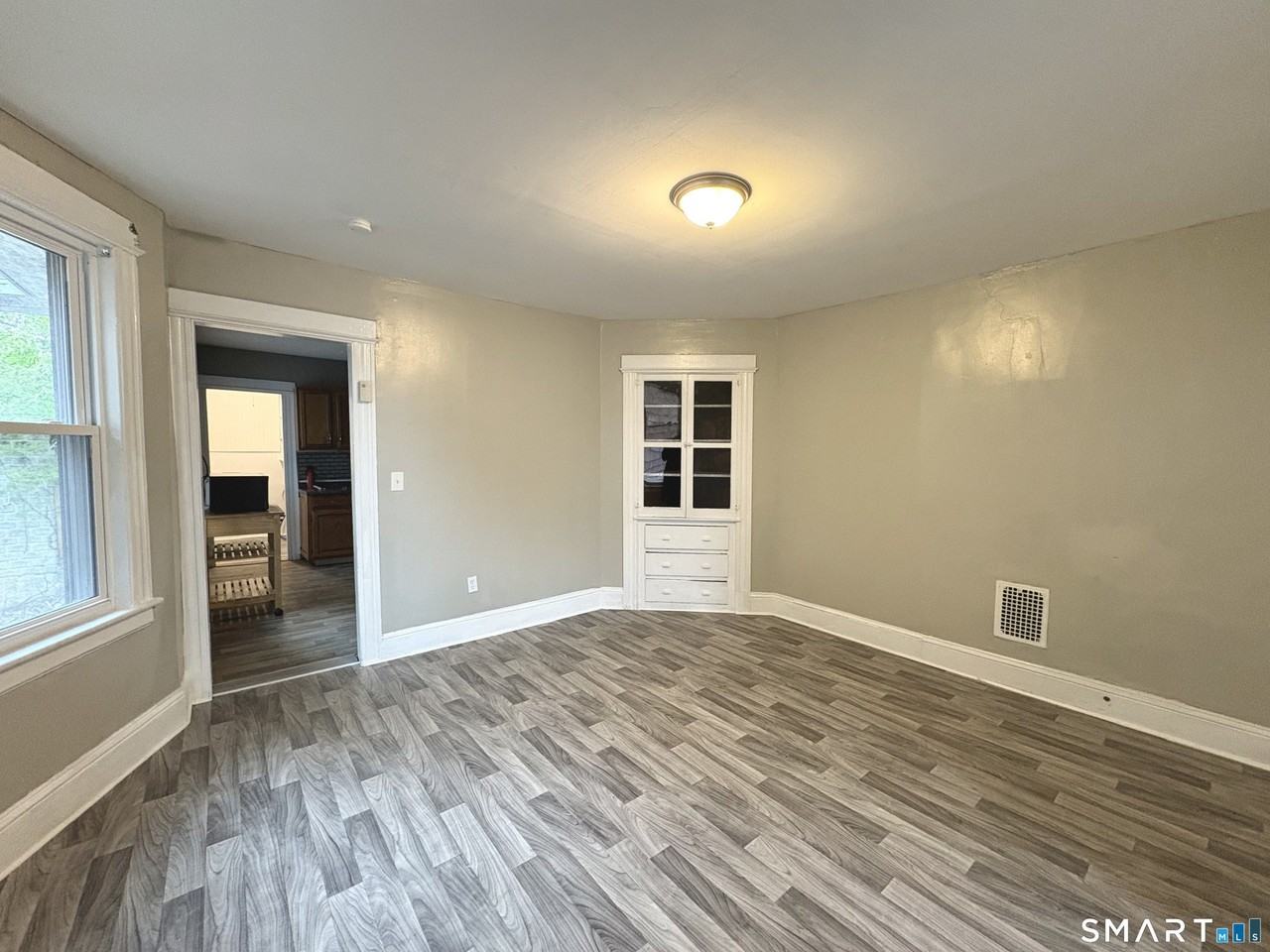 208 Fairview Ave - Photo 2 of 10