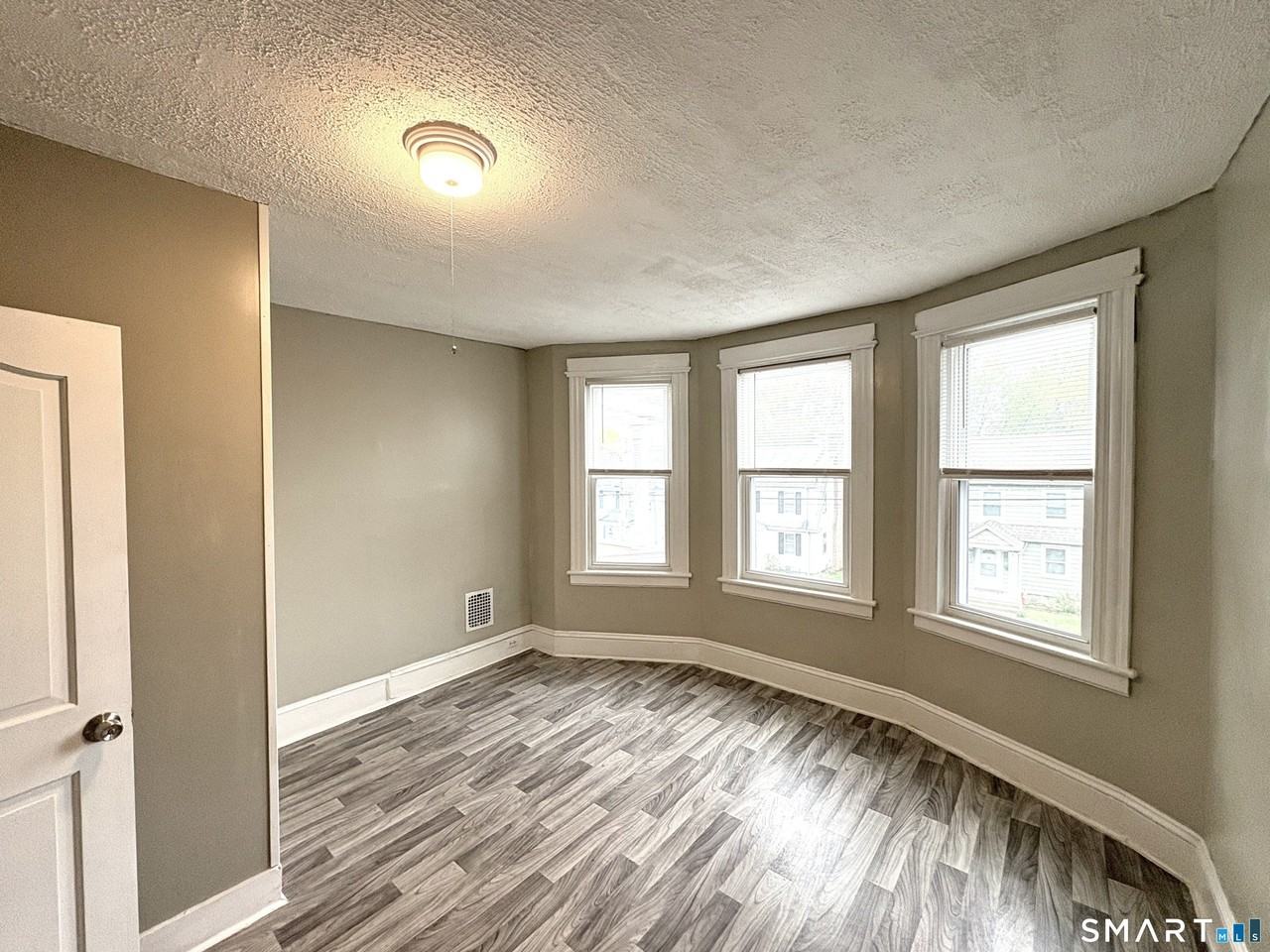 208 Fairview Ave - Photo 3 of 10