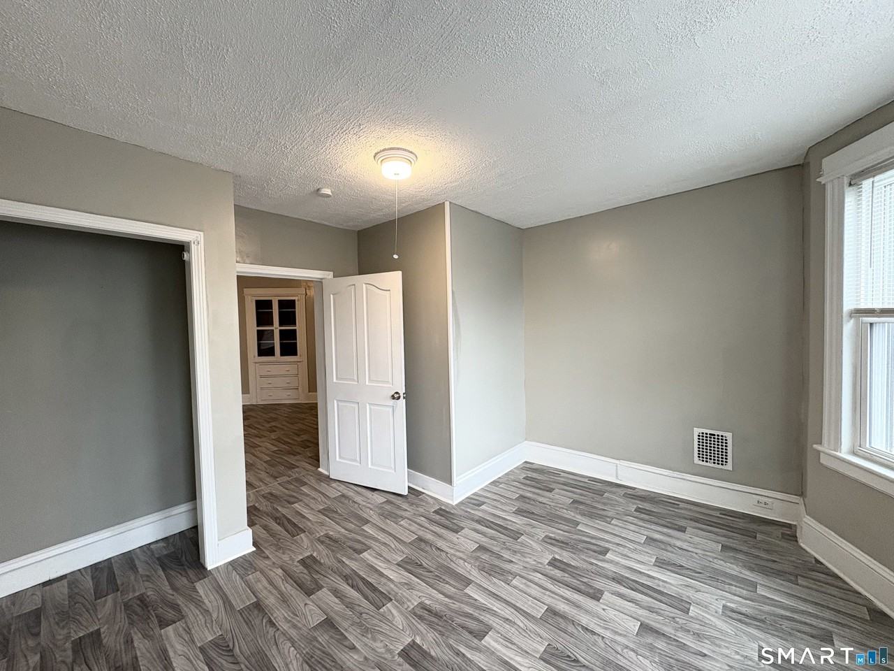 208 Fairview Ave - Photo 4 of 10