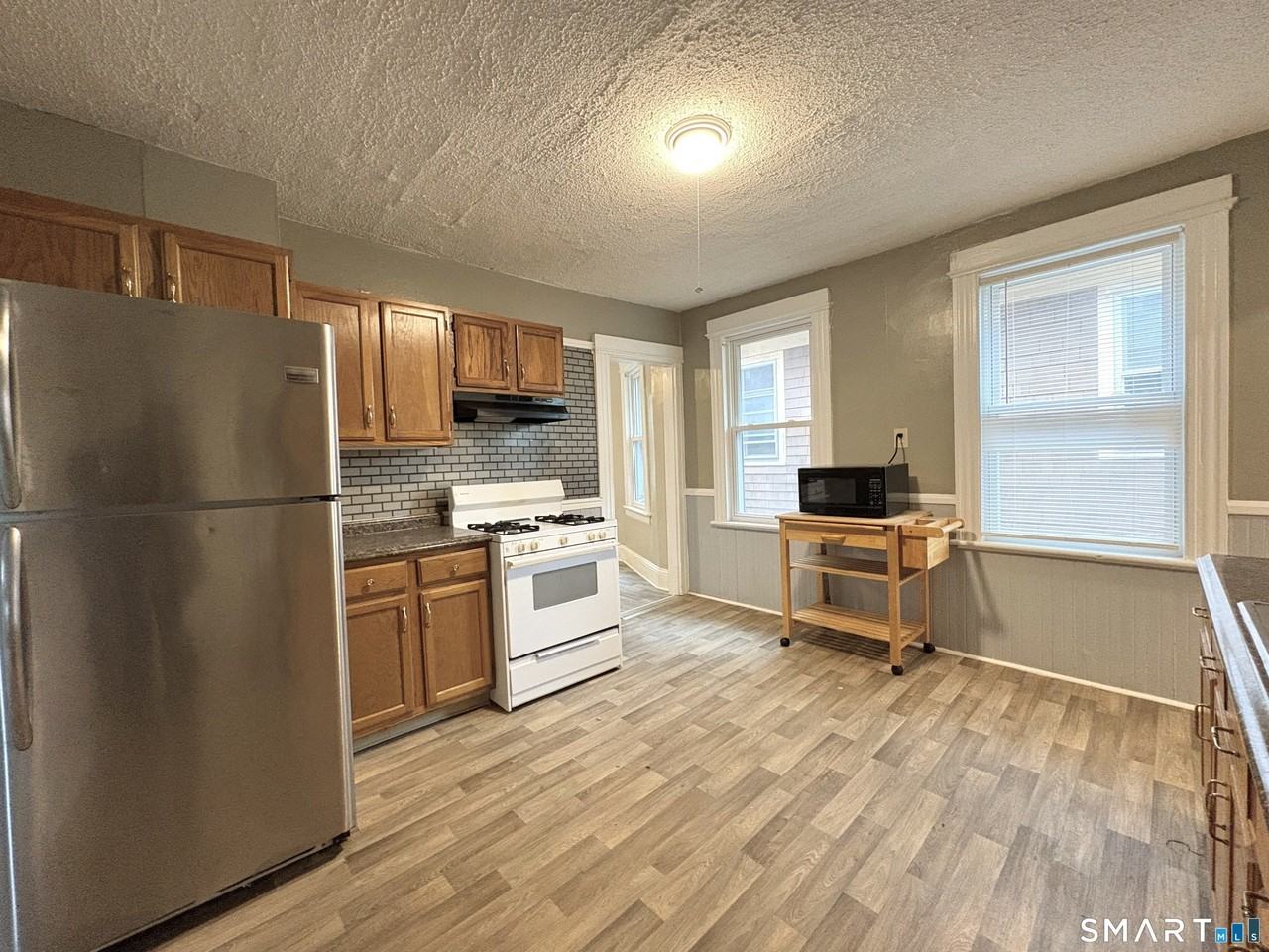 208 Fairview Ave - Photo 5 of 10