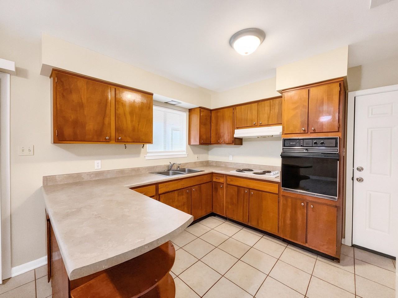 122 Jamestown Ave - Photo 4 of 11