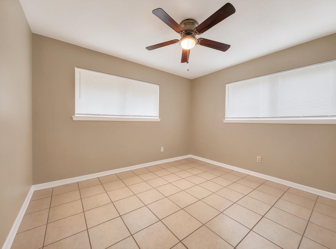 122 Jamestown Ave - Photo 7 of 11