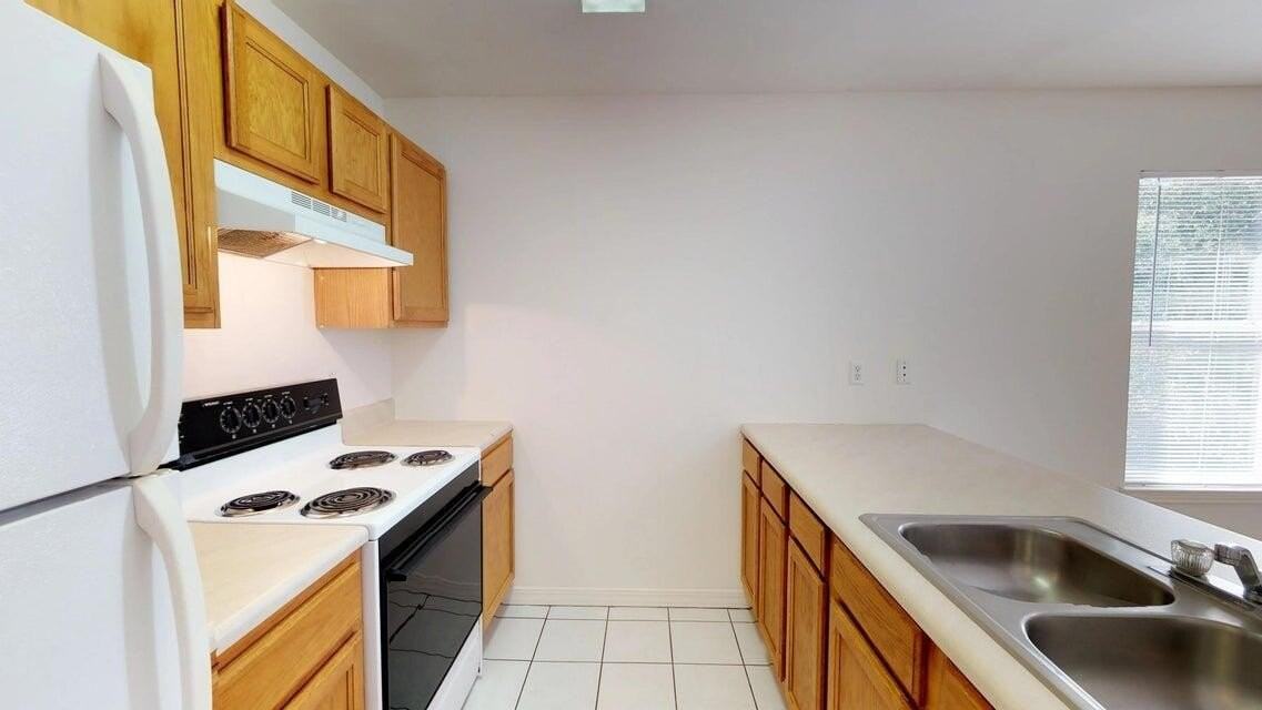 1850 Norwood Ct #2 - Photo 3 of 18