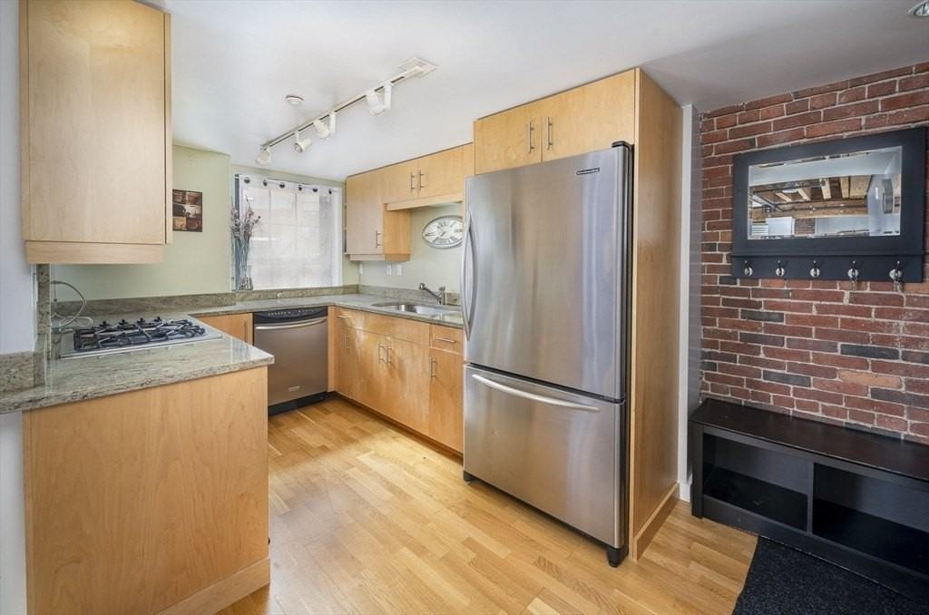 99105 Broad St - Photo 2 of 16