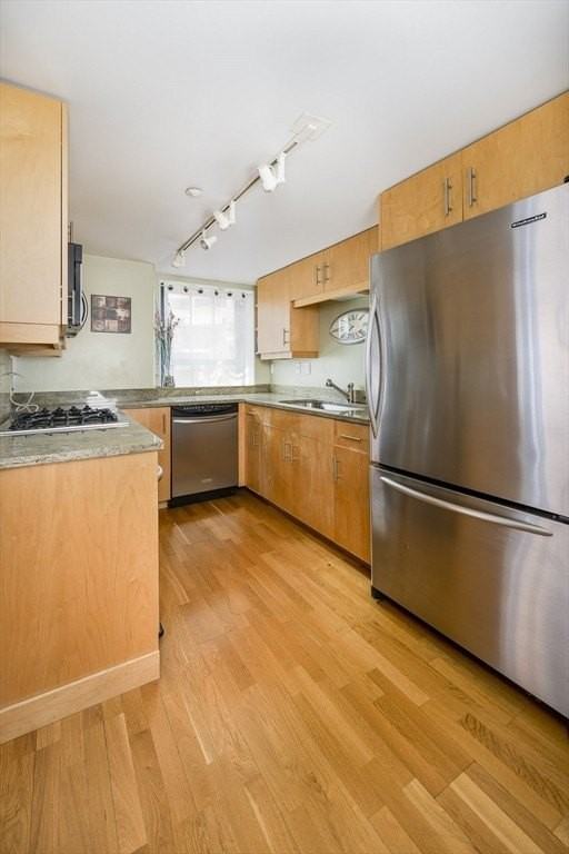 99105 Broad St - Photo 3 of 16
