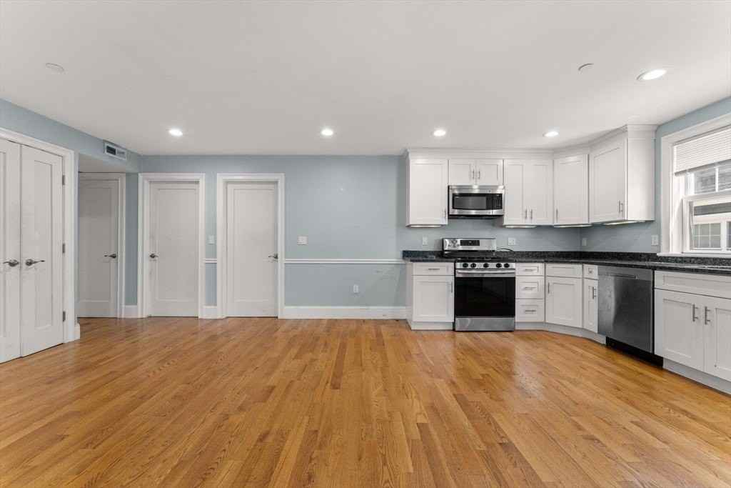 152 Savin Hill Ave - Photo 4 of 15