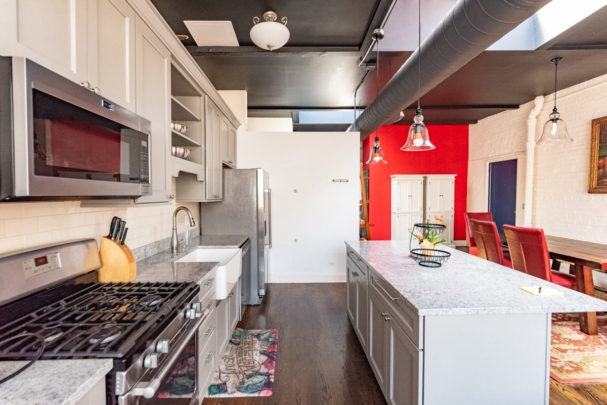 1214 W Belmont Ave #2R - Photo 3 of 15