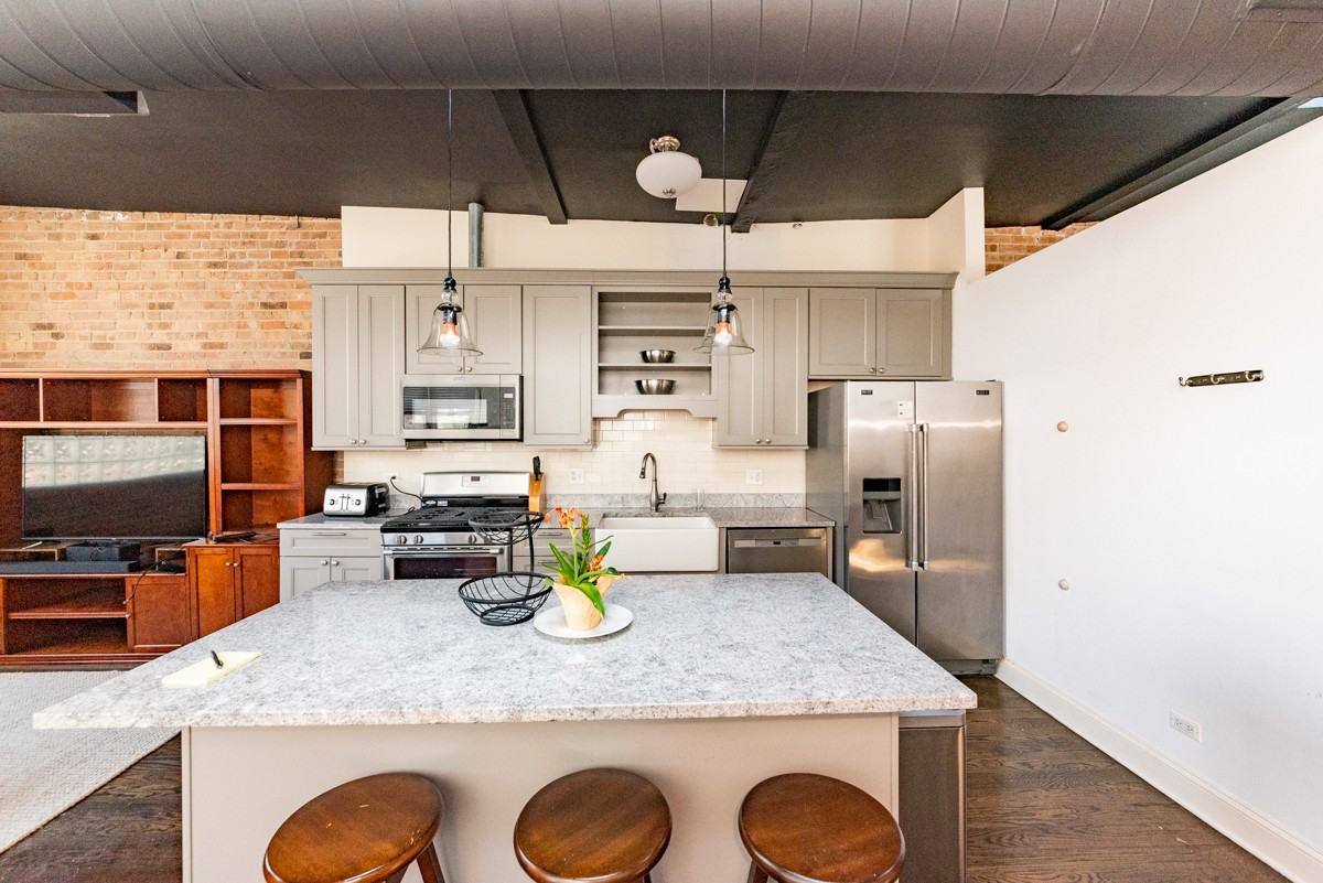1214 W Belmont Ave #2R - Photo 6 of 15