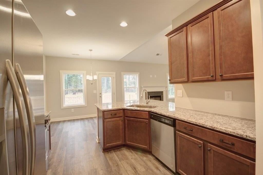 3709 Centerview Dr - Photo 7 of 23