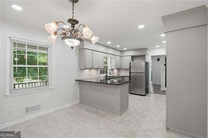 128 Mcneal Rd - Photo 4 of 32