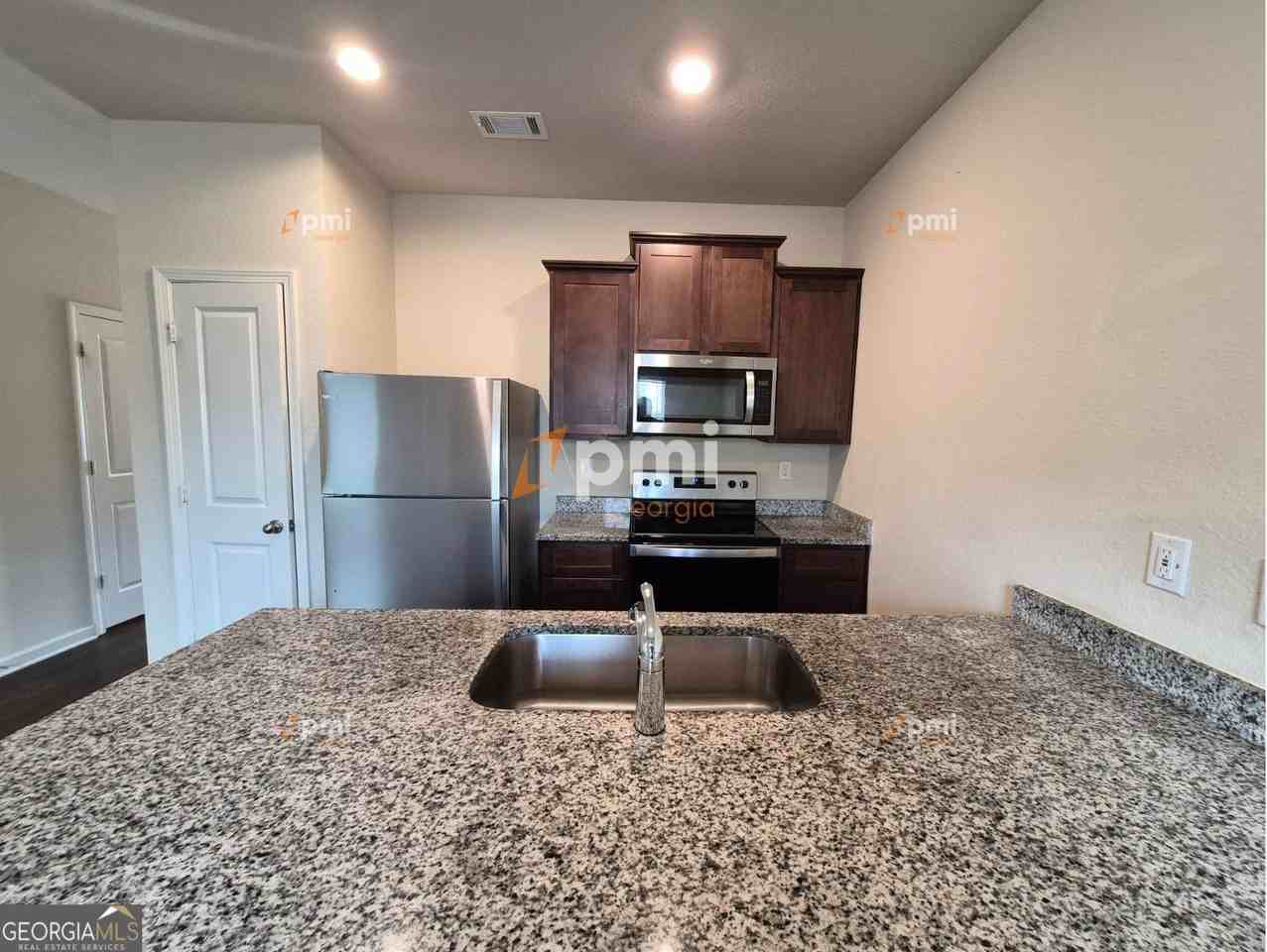 511 Highwood Ln - Photo 2 of 17