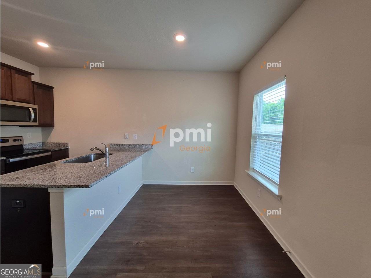 511 Highwood Ln - Photo 3 of 17