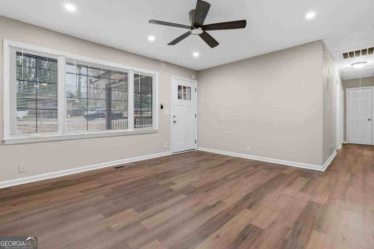 2953 Meadowview Dr Se - Photo 6 of 30