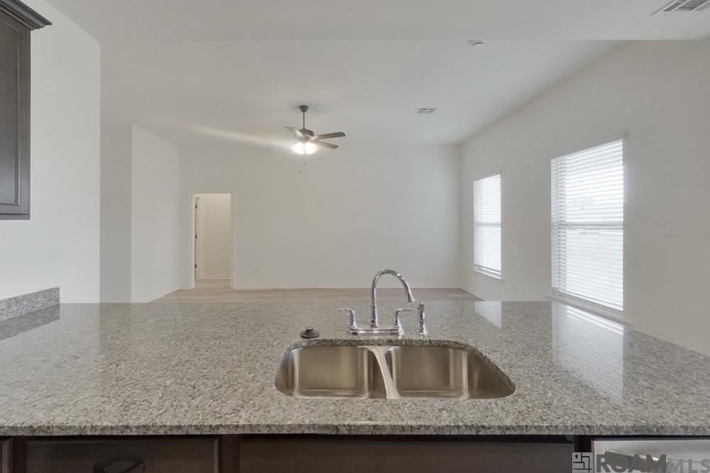 104 Foggy Ln - Photo 4 of 12