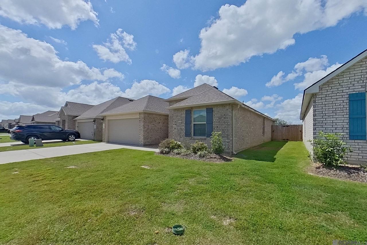 108 Santiago Ct - Photo 2 of 23