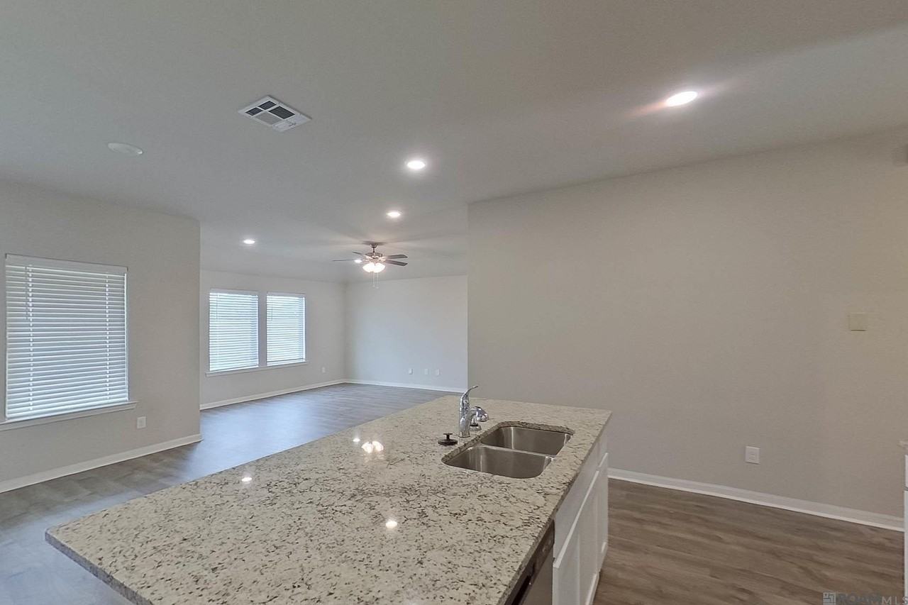 108 Santiago Ct - Photo 5 of 23