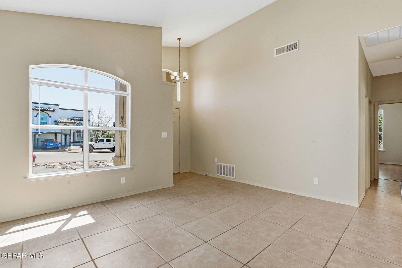 1445 Paseo De Flor St - Photo 7 of 42