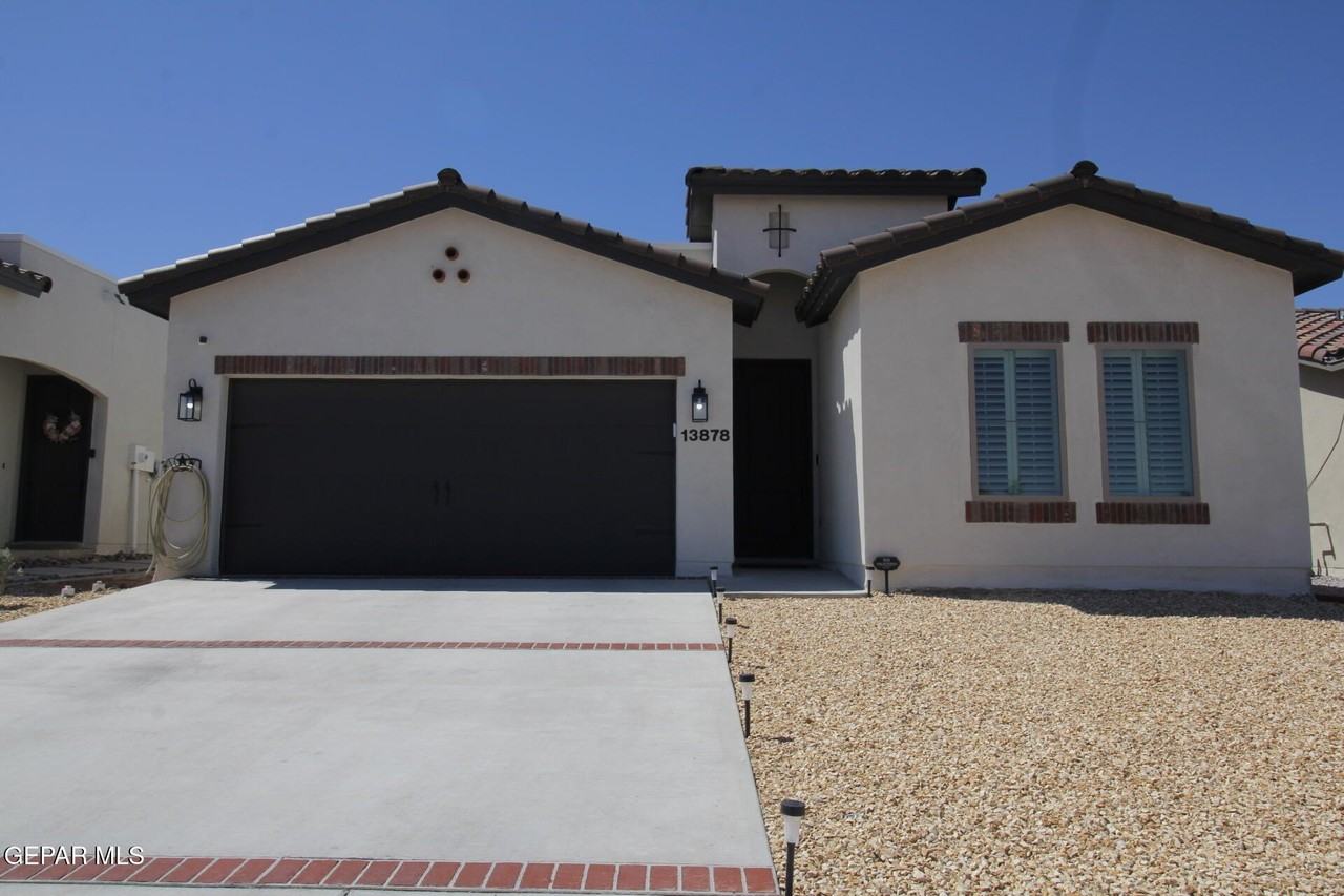 13878 Paseo Central Ave