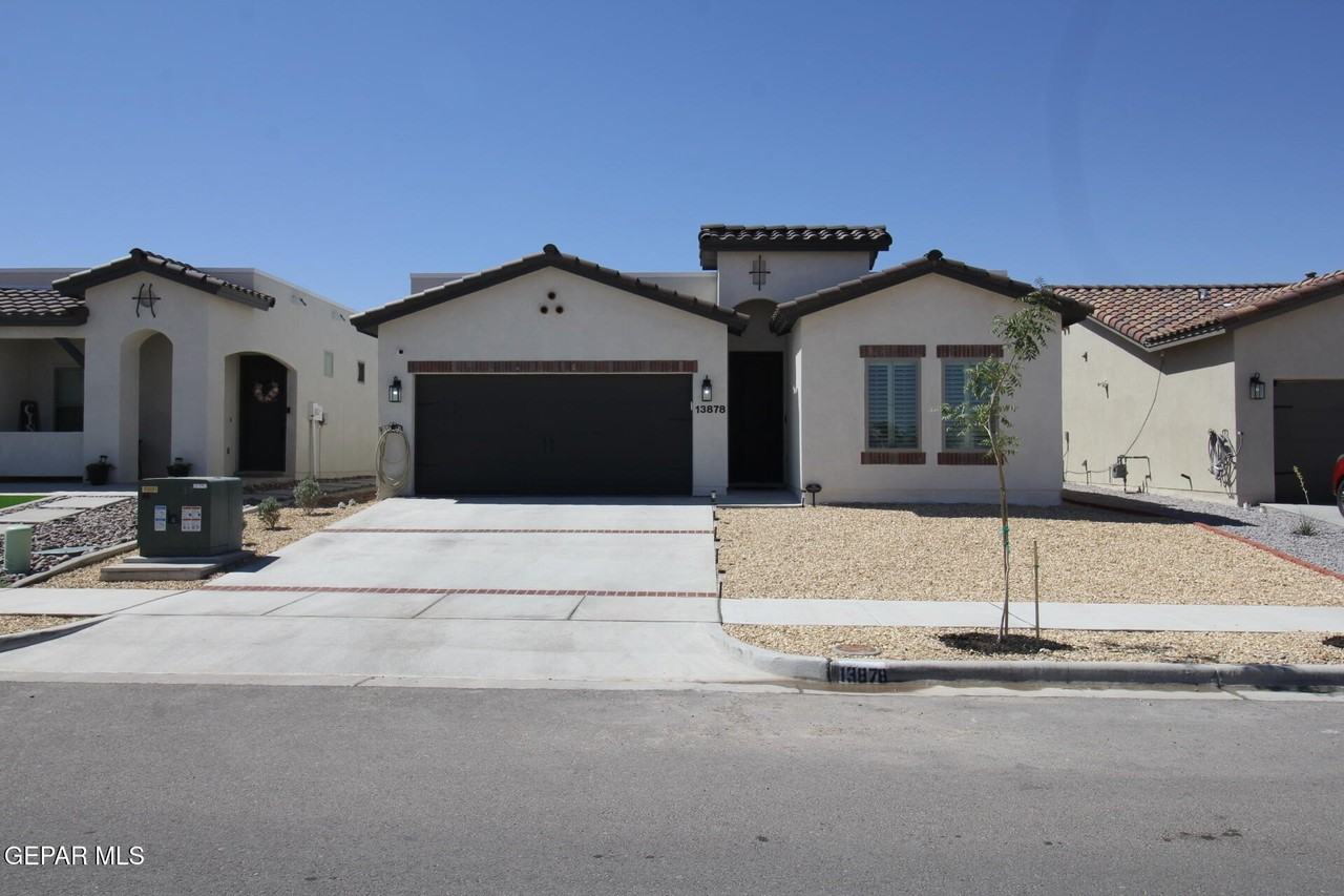 13878 Paseo Central Ave - Photo 2 of 50