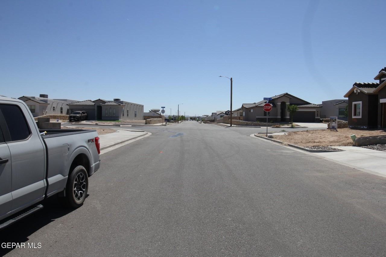 13878 Paseo Central Ave - Photo 6 of 50