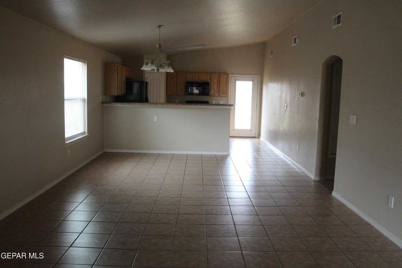 6113 Carole Jeschke Ct - Photo 3 of 21
