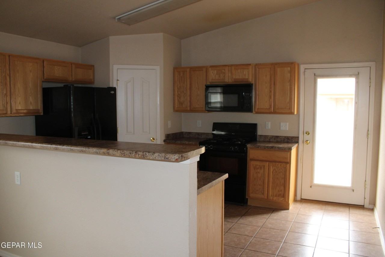 6113 Carole Jeschke Ct - Photo 5 of 21