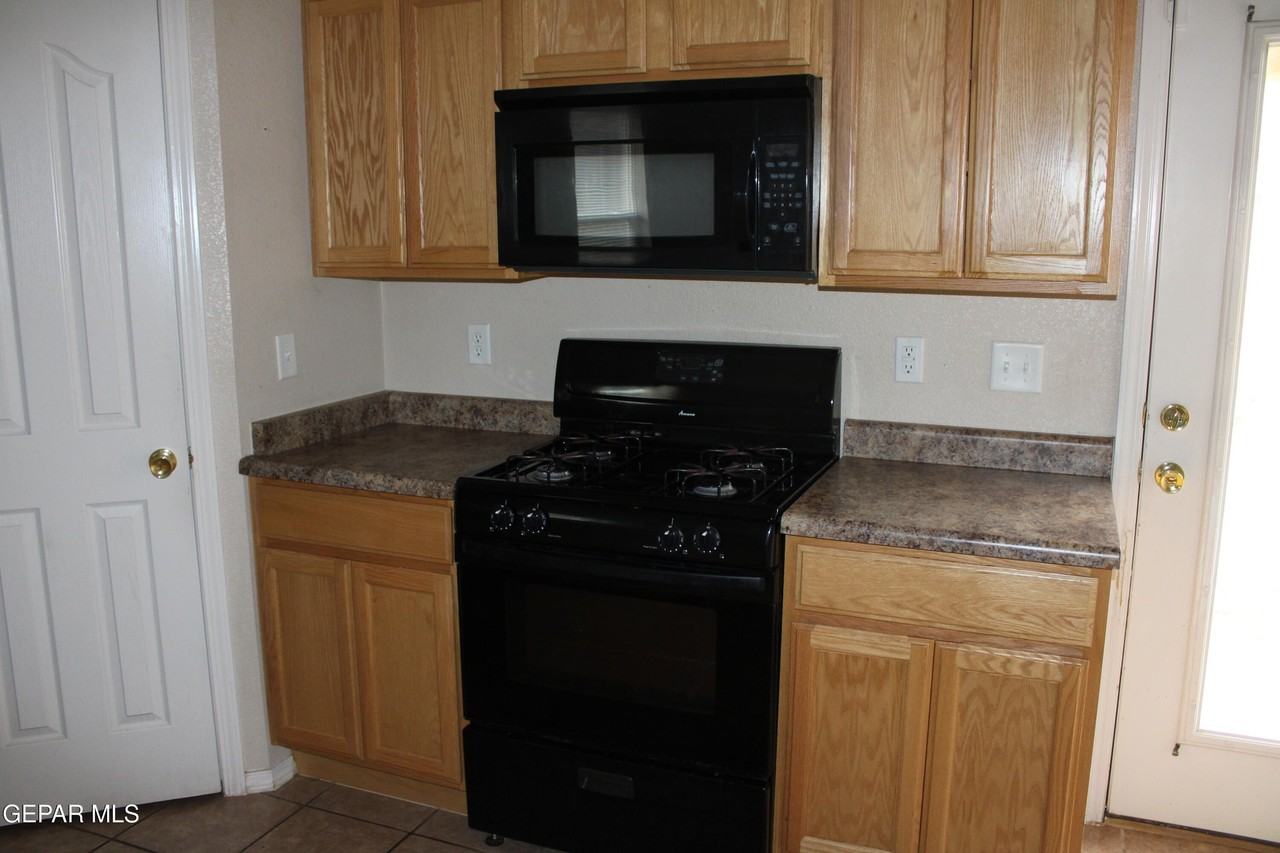 6113 Carole Jeschke Ct - Photo 6 of 21