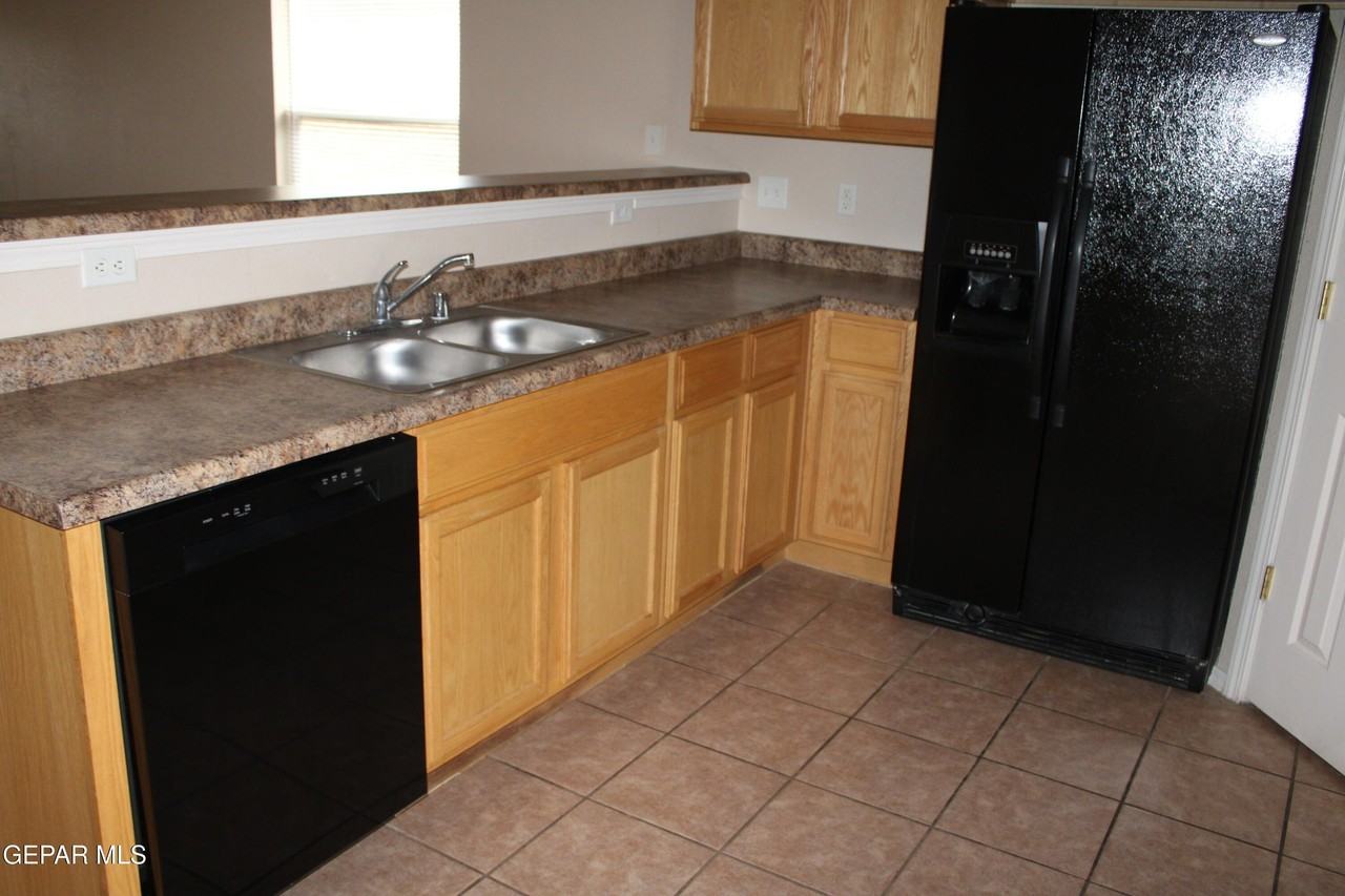 6113 Carole Jeschke Ct - Photo 7 of 21
