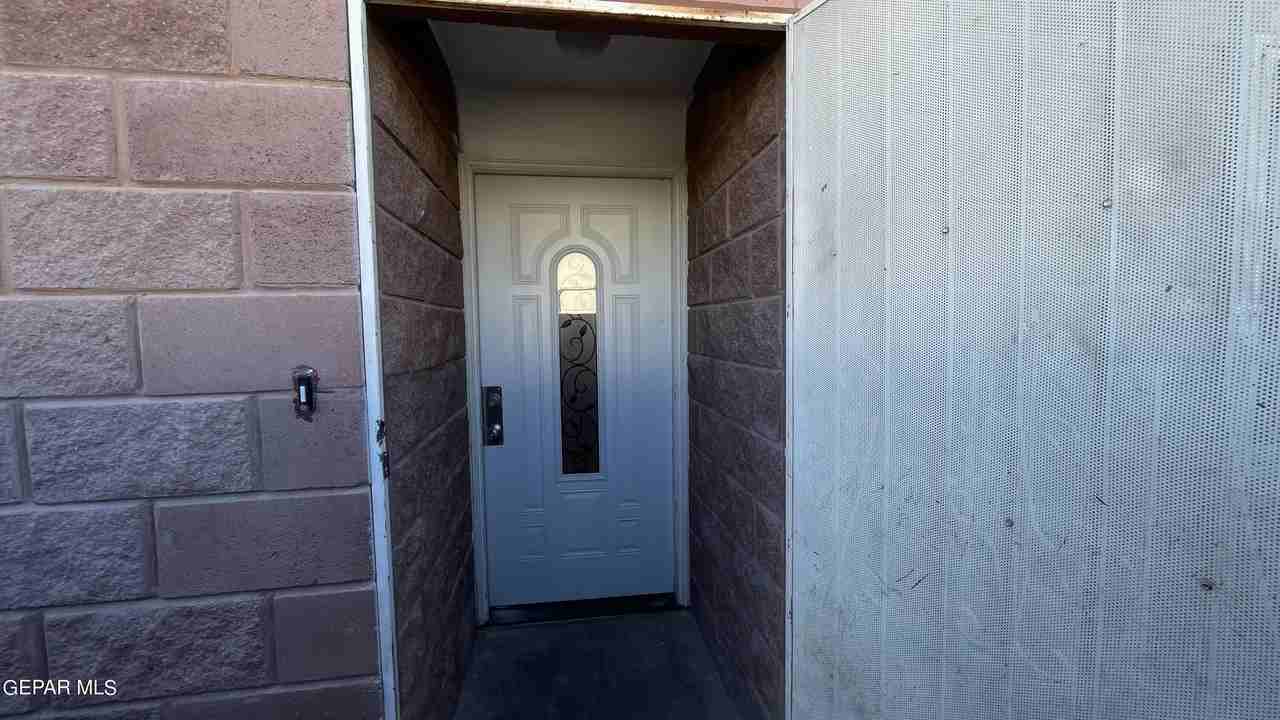 11040 Sunshine Ct - Photo 4 of 27