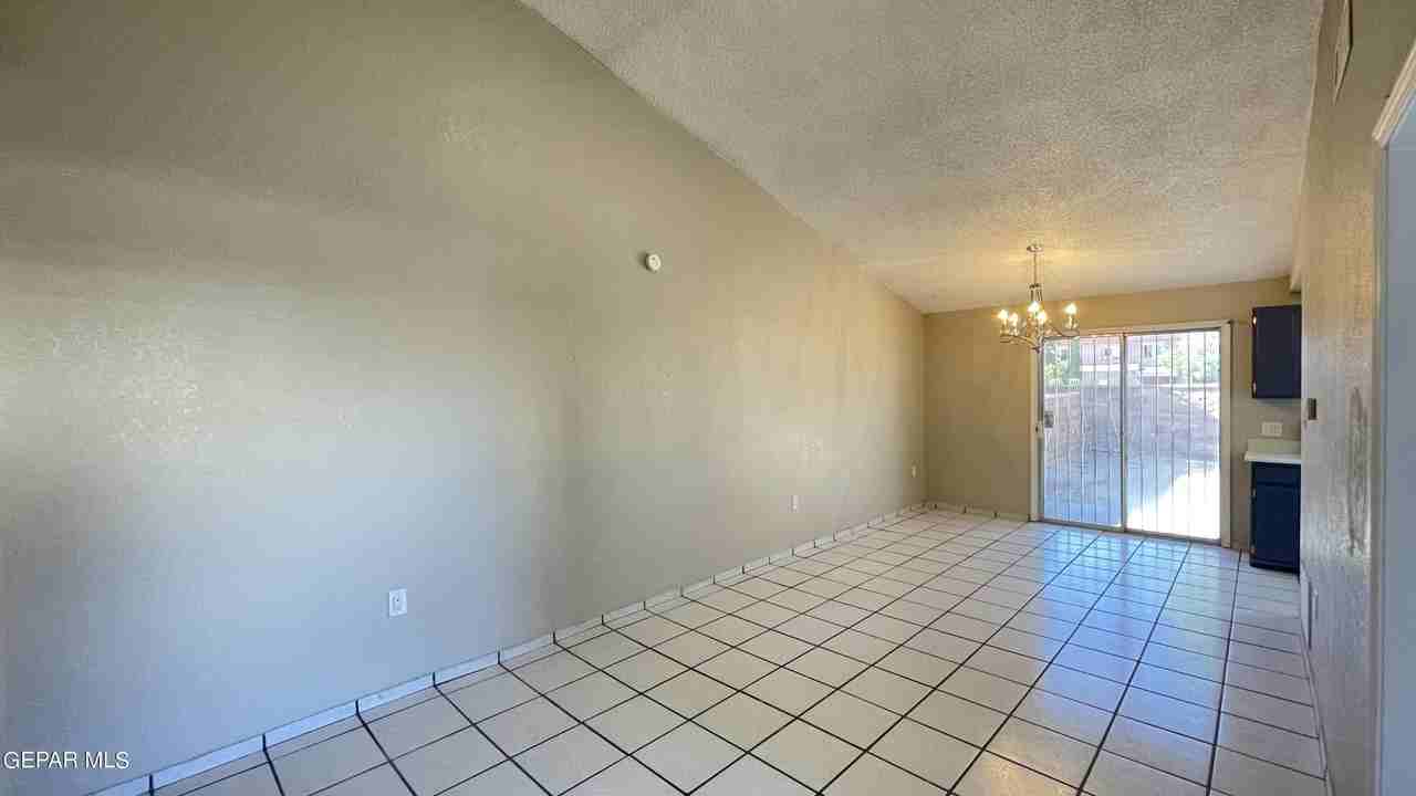 11040 Sunshine Ct - Photo 5 of 27