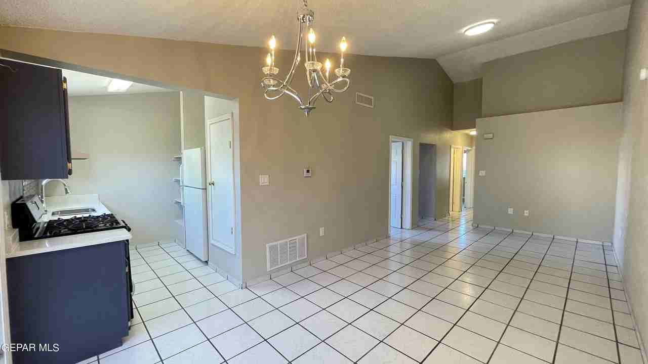 11040 Sunshine Ct - Photo 7 of 27