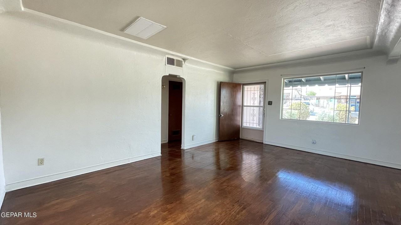 3116 Idalia Ave - Photo 5 of 19