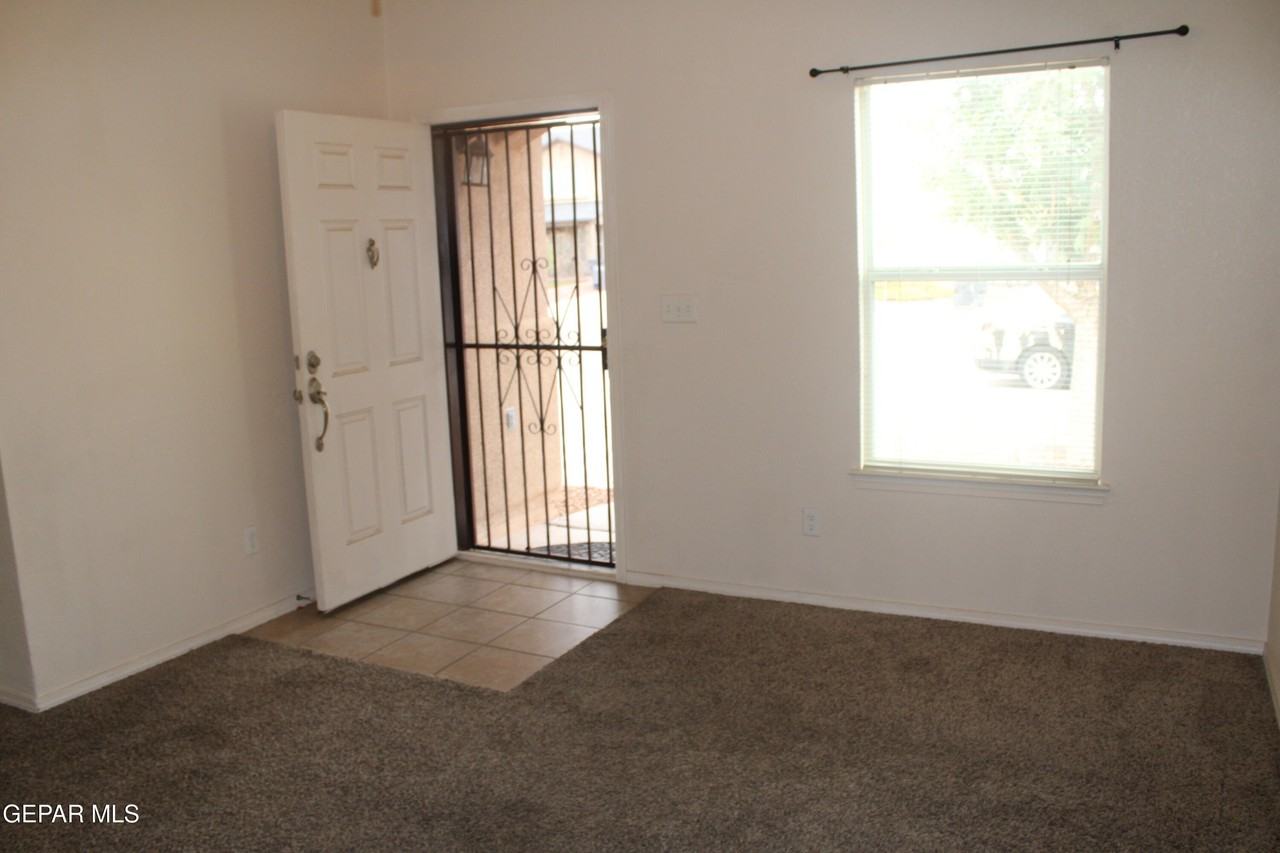 2236 Sparrow Point St - Photo 4 of 22