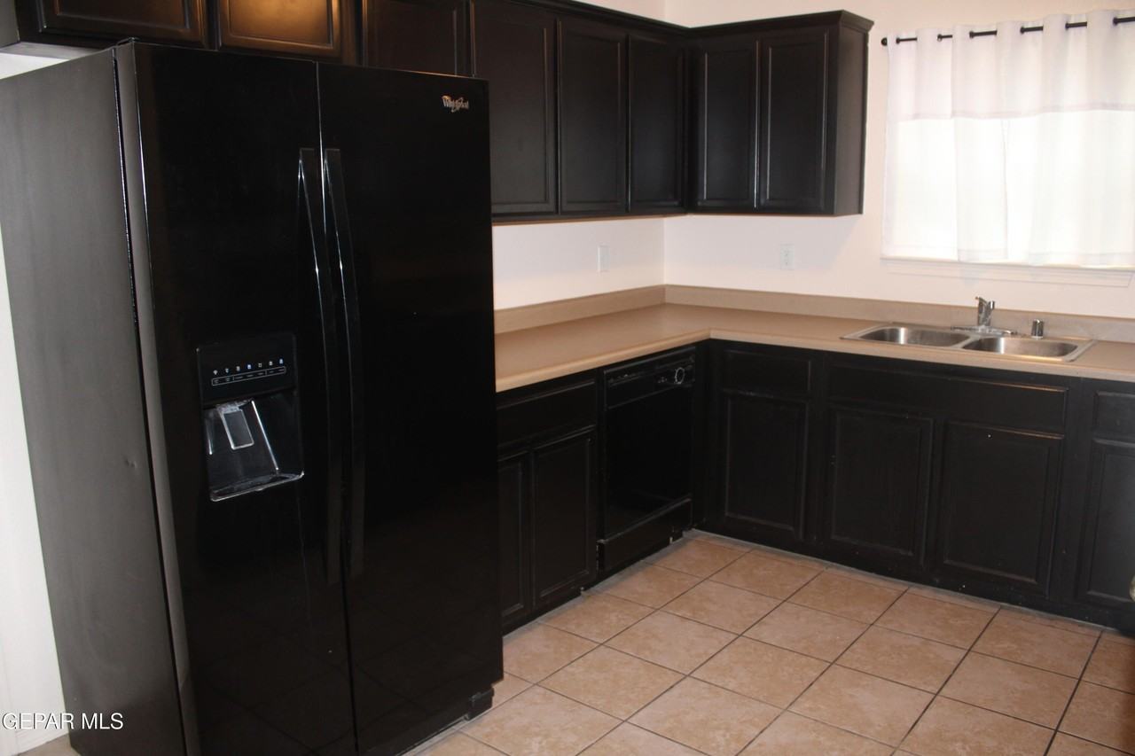 2236 Sparrow Point St - Photo 6 of 22