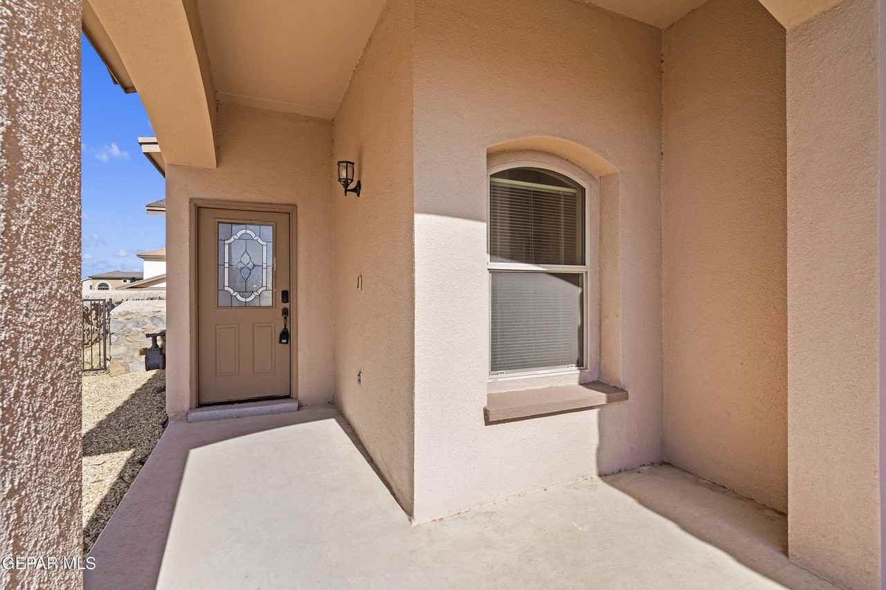 12148 Cherry Wood Ln - Photo 5 of 30